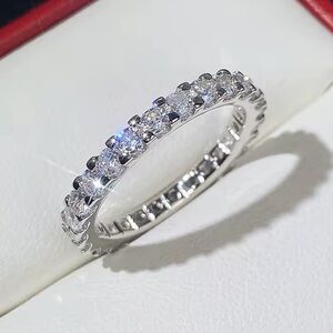 Elegant Silver Band Ring 925